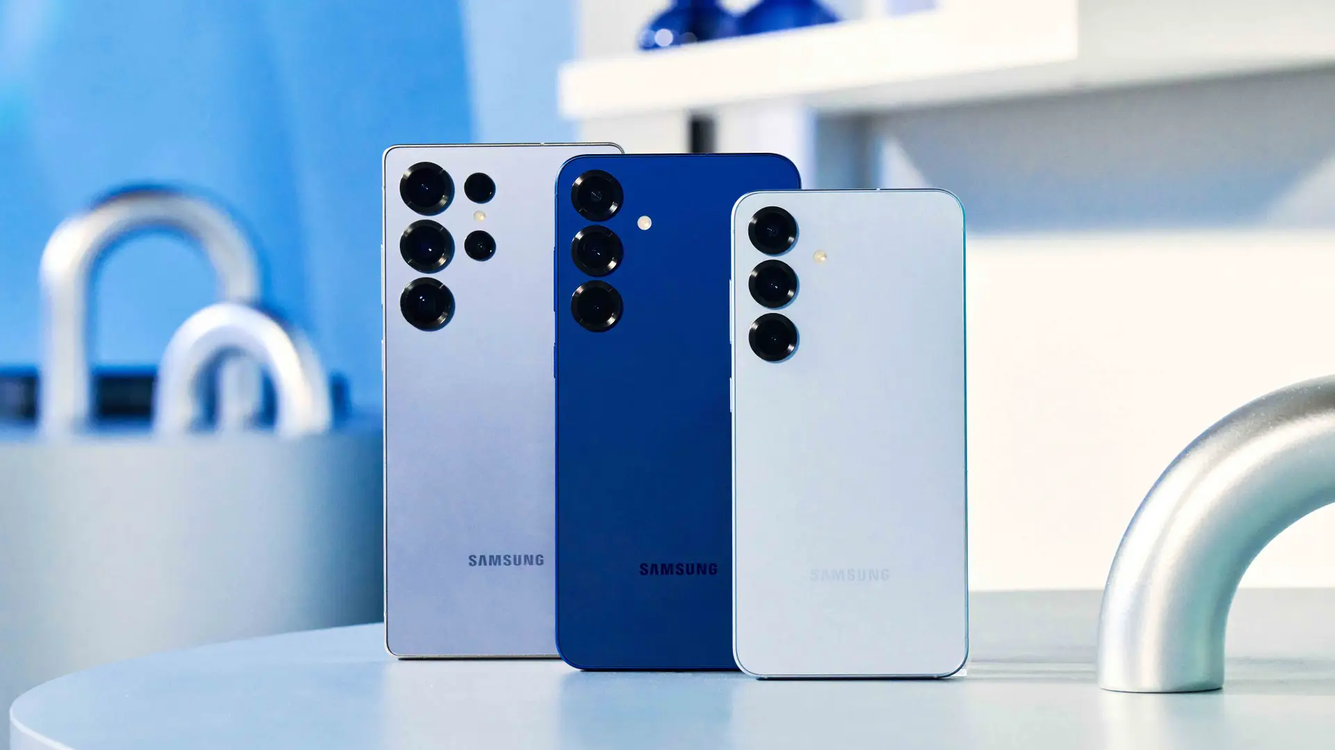 Tres modelos del Samsung Galaxy S25 normal, plus y ultra que puedes adquirir en Vodafone.