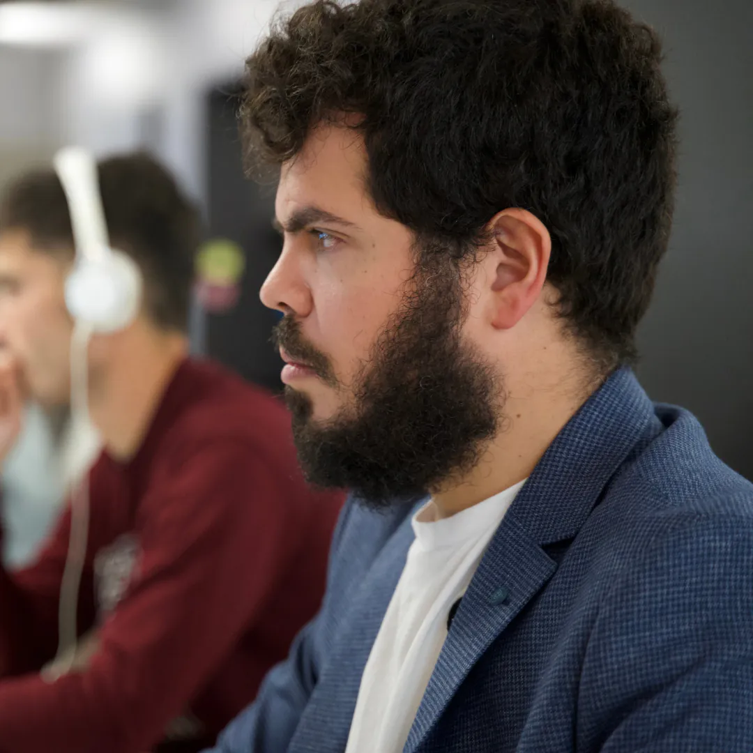 David Ortega, director de innovación trabajando con herramientas de inteligencia artificial