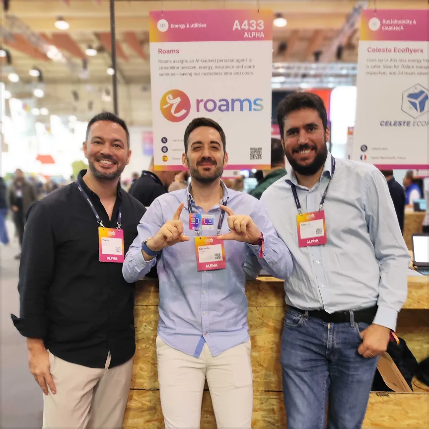 Equipo de Roams en evento web summit