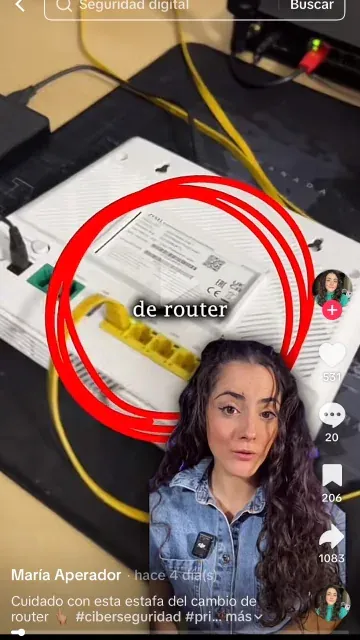 Creadora de contenido alerta en un vídeo de TikTok sobre la estafa del cambio de router. Consejo de ciberseguridad para evitar fraudes.