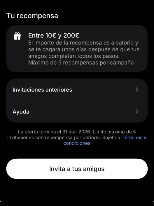 Interfaz de la aplicación móvil de Revolut con promoción para invitar a amigos y ganar recompensas de hasta 200 euros.