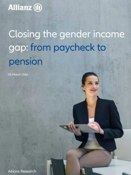 Informe de Allianz sobre la brecha salarial de género y pensiones con una mujer profesional usando una tablet.