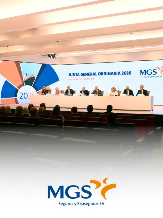 Auditorio con una mesa presidencial durante la Junta General Ordinaria 2026 de MGS Seguros y Reaseguros