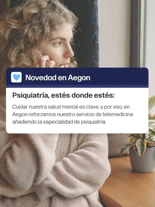 Mujer junto a un cartel de Aegon sobre el servicio de psiquiatría