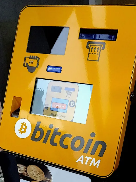 Cajero automático Bitcoin para retirar efectivo a partir de criptomonedas.