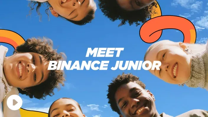 Grupo de adolescentes sonriendo en círculo vistos desde abajo, con el texto “Meet Binance Junior” sobre un fondo azul y elementos gráficos naranjas.