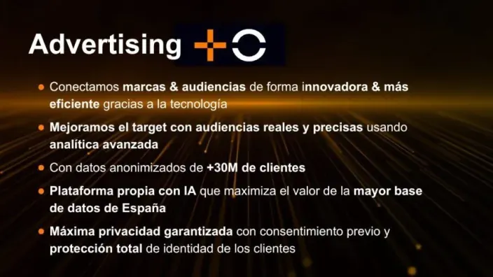 Presentación de la plataforma Advertising de MasOrange con ventajas y datos clave mostrados en pantalla