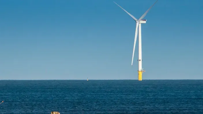 Aerogenerador eólico marino individual en una instalación offshore