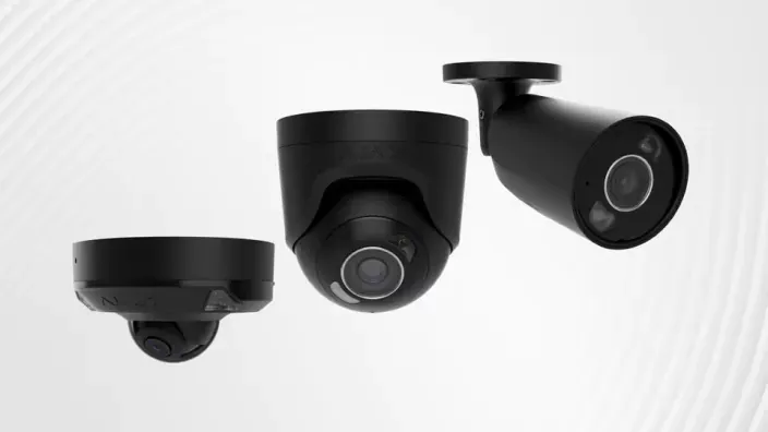 Gama de cámaras de seguridad de la marca AJAX. Se muestran tres modelos diferentes: domo, turret y bullet para videovigilancia.