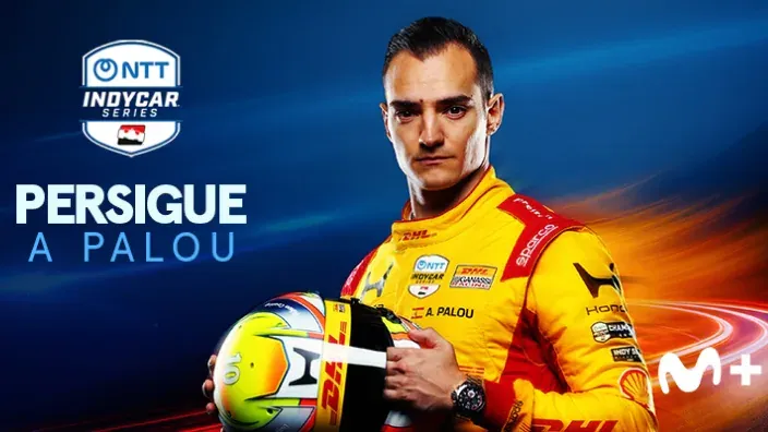 Álex Palou con su casco para la IndyCar en Movistar Plus+ como figura clave del automovilismo en streaming.