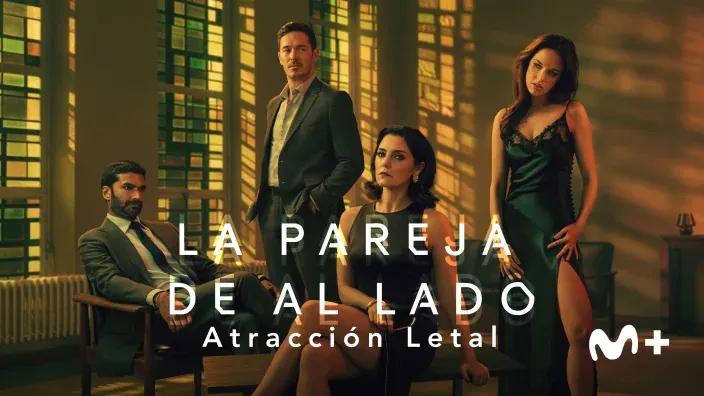 Cartel promocional de la serie La pareja de al lado Atracción Letal en Movistar Plus+.
