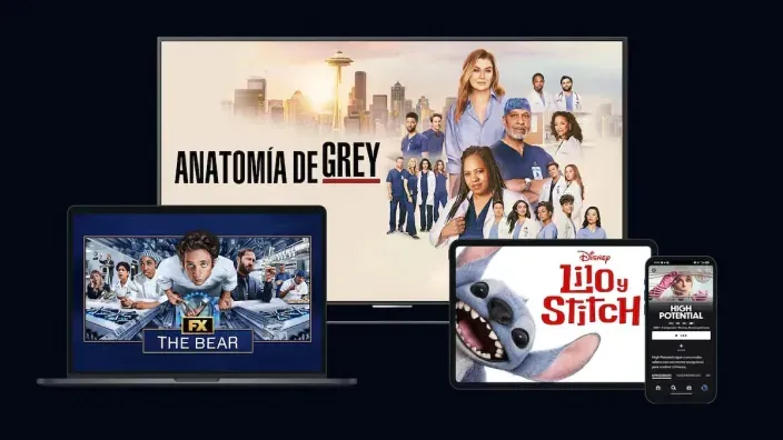 Contenido de Disney+ disponible en varios dispositivos: TV, portátil, tablet y móvil, con series como Anatomía de Grey.