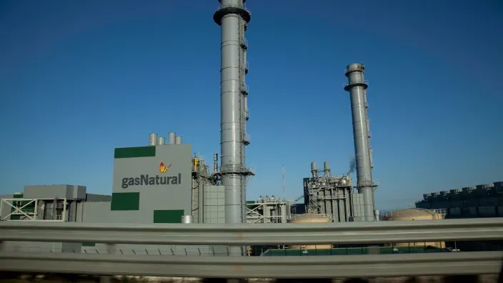 Central de ciclo combinado de gas natural en funcionamiento.
