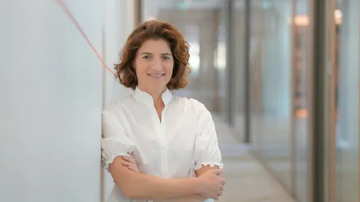 Retrato corporativo de Christel Heydemann, CEO del grupo francés Orange.