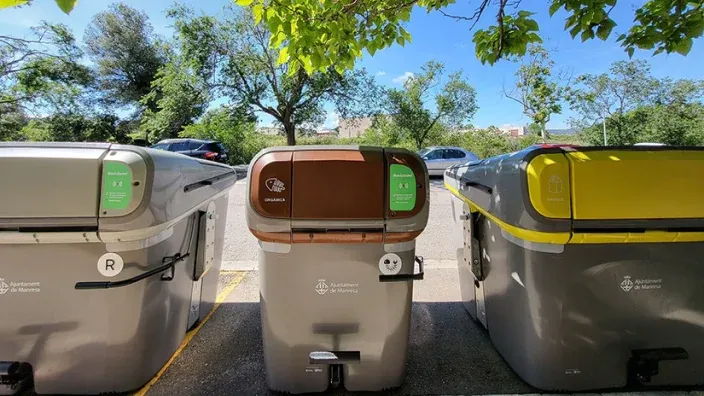 Contenedores inteligentes de reciclaje en Manresa para la gestión automatizada de residuos urbanos.