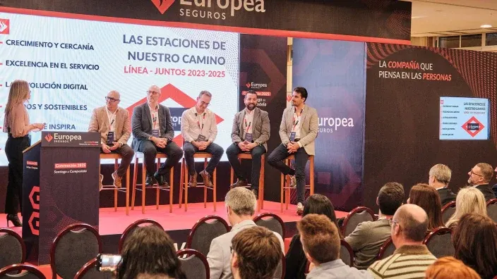 Mesa redonda con directivos en la convención de Europea Seguros 2025 sobre estrategia y crecimiento