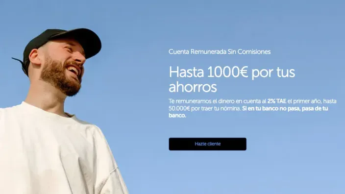 Imagen corporativa de la Cuenta Remunerada de Abanca, con un hombre sonriente con fondo azul.