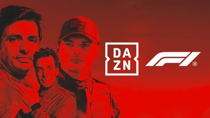 Pilotos de Fórmula 1 Alonso, Sainz y Verstappen en cartel promocional de DAZN F1.