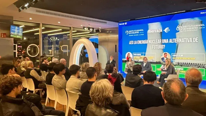 Debate público sobre la energía nuclear organizado por Ibercaja y el Instituto Español de Analistas.