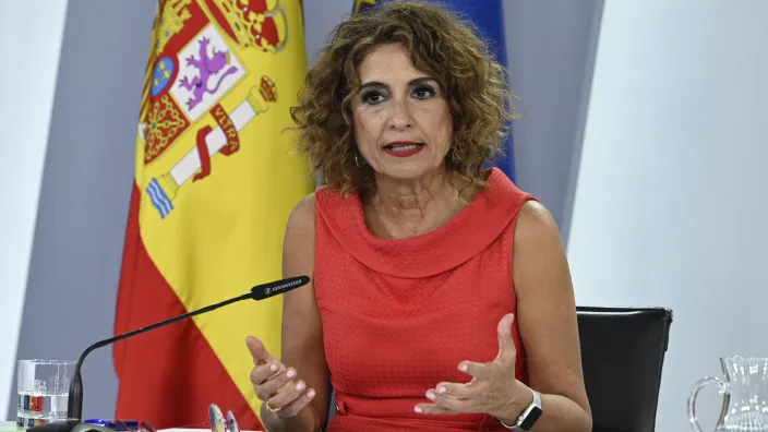 La Ministra de Hacienda, María Jesús Montero, en una rueda de prensa explicando medidas económicas del Gobierno.