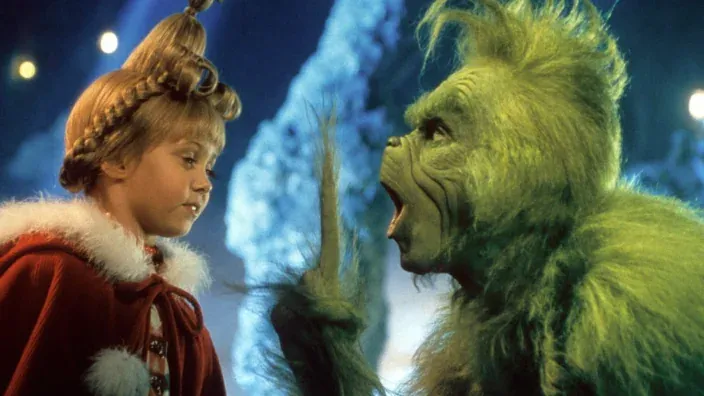 Escena clásica de la película El Grinch de Jim Carrey hablando con la niña Cindy Lou Who.