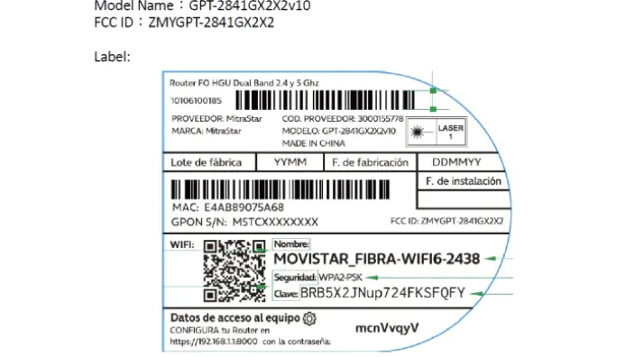 Etiqueta técnica de un router Smart WiFi 6 de Movistar con detalles de configuración de red y clave de acceso inalámbrico.