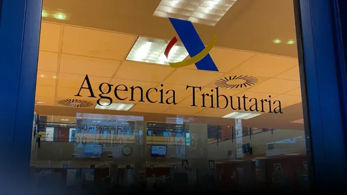 Fachada de la Agencia Tributaria en España, organismo encargado de la gestión de impuestos y declaraciones fiscales