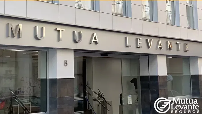 Fachada de una oficina de Mutua Levante Seguros.