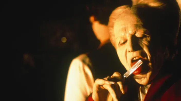 Fotograma de la película Drácula de Bram Stoker con Gary Oldman haciendo del vampiro.