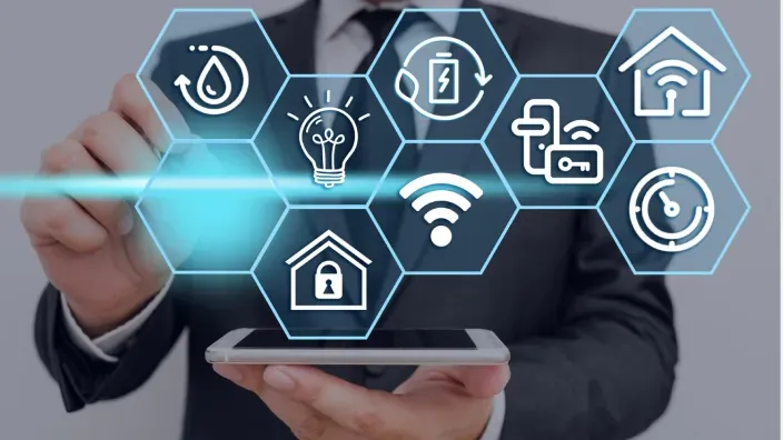 Interfaz digital de hogar inteligente con iconos de energía, conectividad WiFi, seguridad, domótica y control del consumo desde un dispositivo móvil