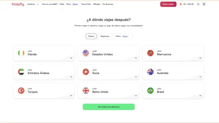Selección de destinos internacionales en la web de Holafly para contratar tarjetas eSIM con datos en el extranjero.
