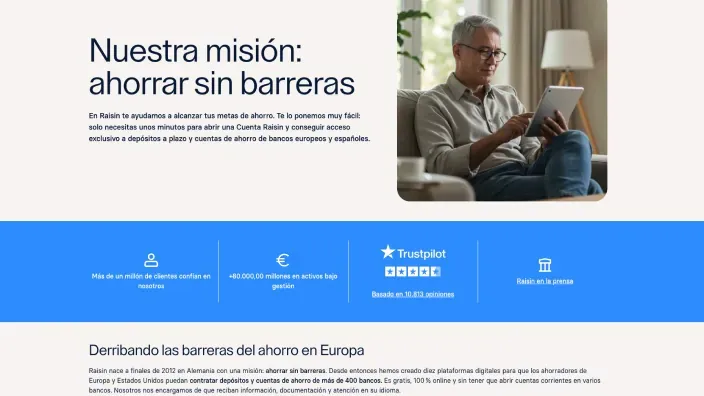 Página de inicio de la plataforma de ahorro Raisin, con su misión ahorrar sin barreras y las opiniones de sus clientes.