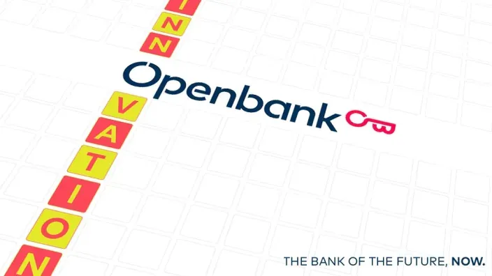 Logotipo de Openbank acompañado de la palabra “innovation” formada con fichas de letras sobre fondo blanco.