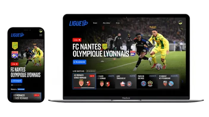 Interfaz de la nueva plataforma de streaming de la Ligue 1 en un móvil y un portátil, mostrando los partidos en directo.