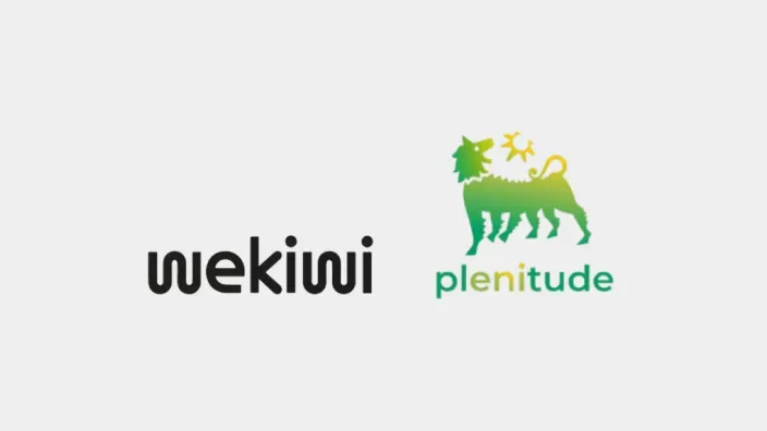 Logotipos de Wekiwi y Plenitude sobre fondo gris
