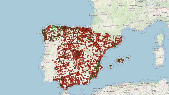 Mapa de España con múltiples puntos que representan incidencias o nodos de la red eléctrica.