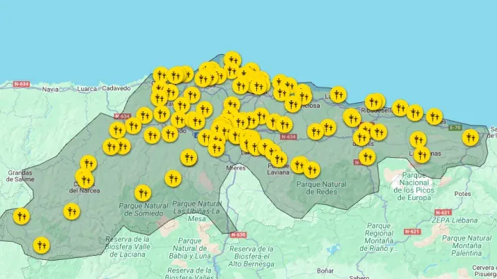 Mapa con los puntos de conexión de E-Redes señalados en amarillo, especialmente en Asturias.