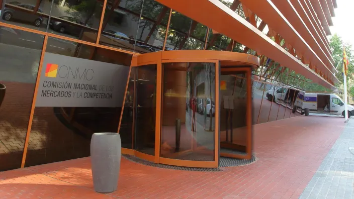 Entrada a la sede de la CNMC (Comisión Nacional de los Mercados y la Competencia) en Barcelona.