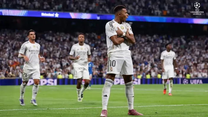 Mbappe, futbolista del Real Madrid, celebra un gol durante un partido de la Champions League.