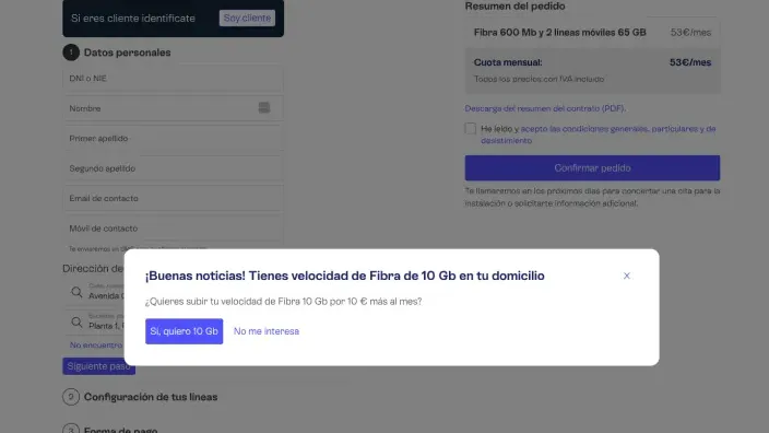 Aviso de disponibilidad de fibra óptica de diez gigas en la web de Movistar para contratar internet de alta velocidad en casa.
