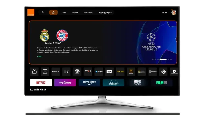 Interfaz de Orange TV en una Smart TV con partido de Champions y aplicaciones de Netflix, Prime Video y Disney Plus para ver cine y series.