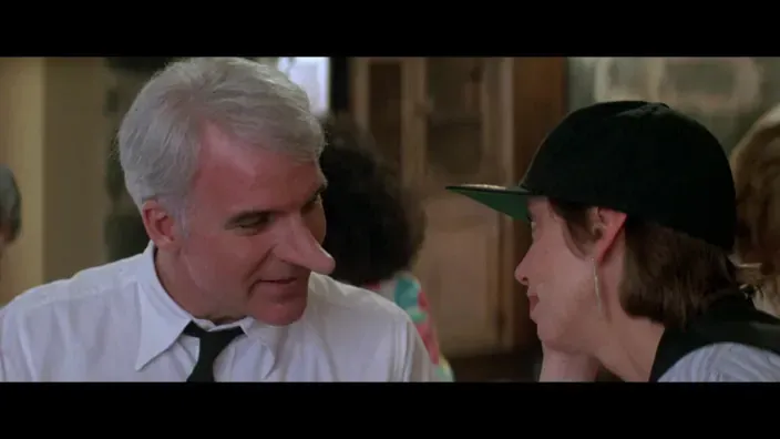 Steve Martin como C.D. Bales, con su icónica nariz grande, en una escena de la comedia romántica Roxanne (1987).