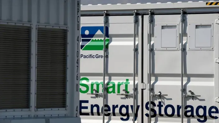 Contenedor industrial de Pacific Green para almacenamiento inteligente de energía, con sistemas de baterías conectados a red.