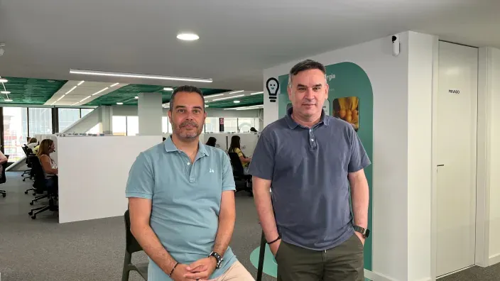 Ricardo Margalejo y Antonio Picazo, fundadores de Gana Energía, en las oficinas de la comercializadora.