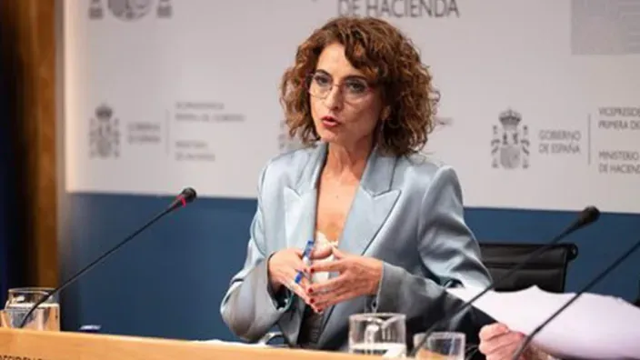 La vicepresidenta primera y ministra de Hacienda, María Jesús Montero, comparece en rueda de prensa.