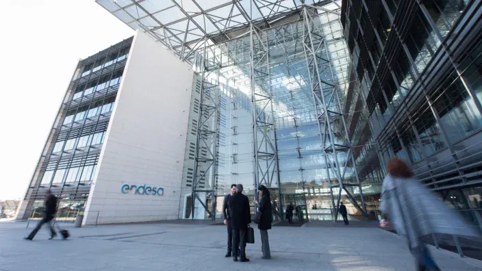 Fachada principal de la sede central de Endesa en Madrid