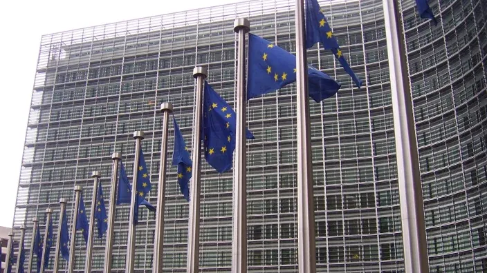 Banderas europeas en el Edificio Berlaymont, sede de la Comisión Europea