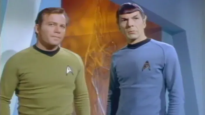 El Capitán Kirk (William Shatner) y Spock (Leonard Nimoy) en una escena de Star Trek: La serie original.