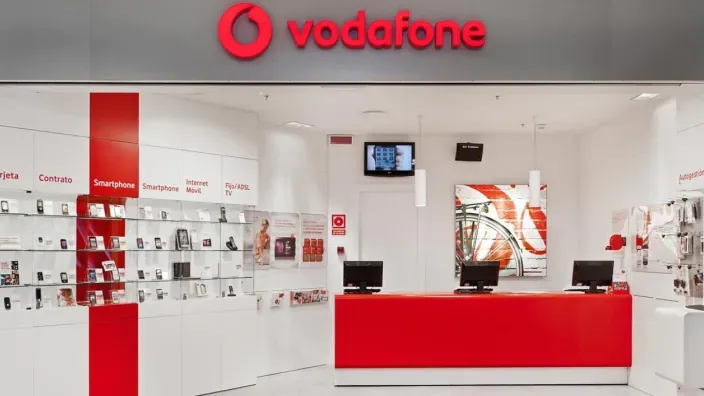 Interior de una tienda física de Vodafone.