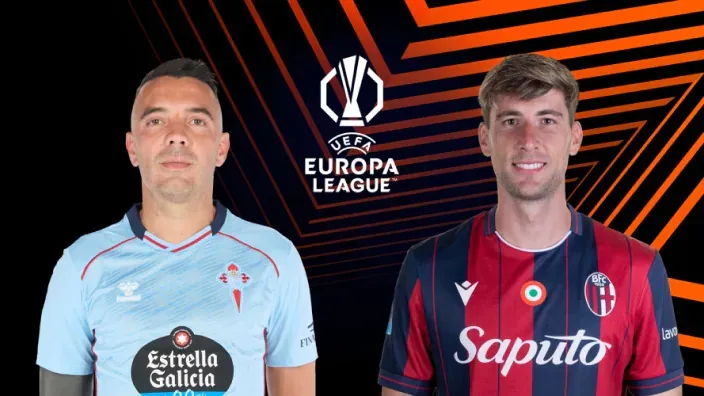 Jugadores del Celta de Vigo y del Bolonia posan en la previa de un partido de la UEFA Europa League sobre fondo oficial de la competición.
